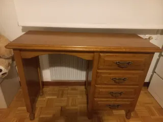 Escritorio y silla de castaño