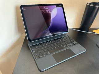 iPad Air 7ª Gen 128GB Plata + Lápiz + Teclado