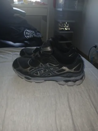 Asics Gel NYC Zapatillas Negras y Grises