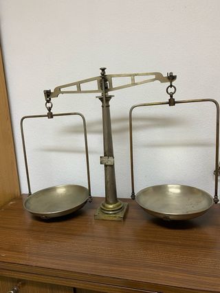 Balanza antigua de precisión