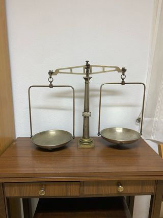 Balanza antigua de precisión