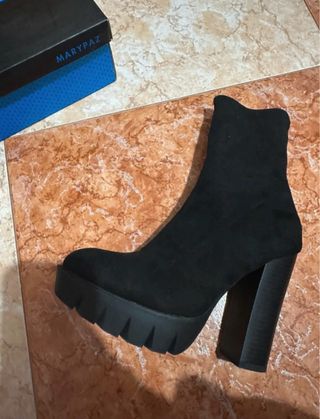 Botines negros ante tacón plataforma