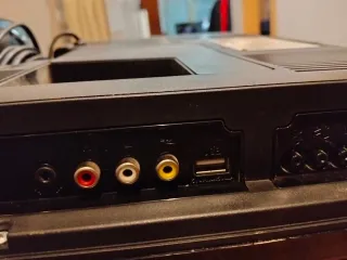 TV OKI 16 con DVD Integrado y funciona todo bien .