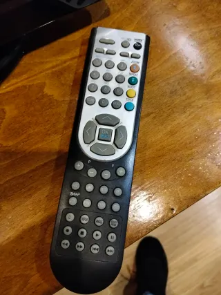 TV OKI 16 con DVD Integrado y funciona todo bien .