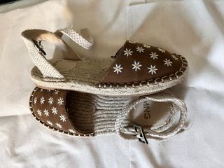 Sandalias niña Mango Margaritas.