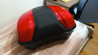 Top Case Ducati rojo.