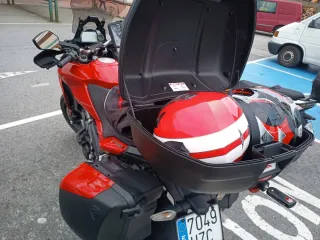 Top Case Ducati rojo.
