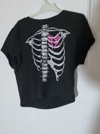 Camiseta Esqueleto Corazón Rosa Negra