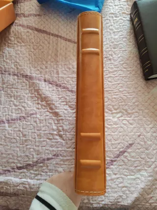 Elegante álbum de fotos de cuero.NUEVO