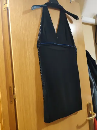 Vestido de fiesta negro con brillos plata