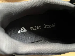 Adidas YEEZY 700 Talla 39 Gris