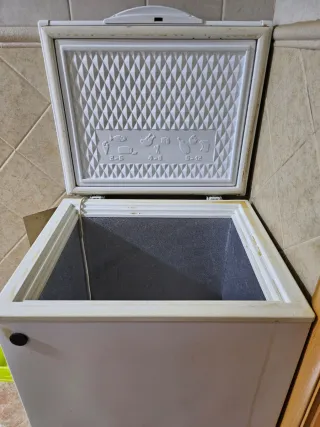 Congelador pequeño en buen estado