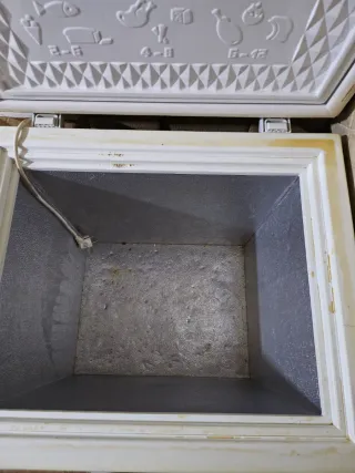 Congelador pequeño en buen estado