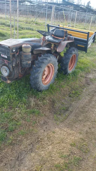 Tractor Pasquali con remolque