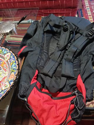 Mochila ALTUS TREKKING 50 Negra y Roja