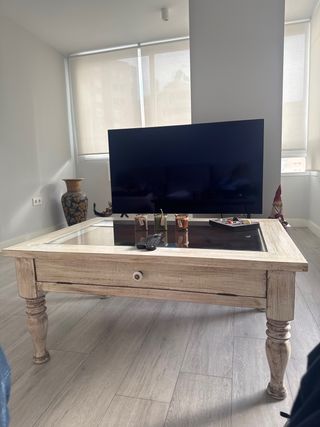 Mesa de centro de madera y cristal