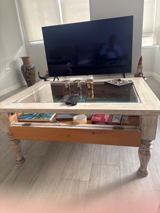 Mesa de centro de madera y cristal