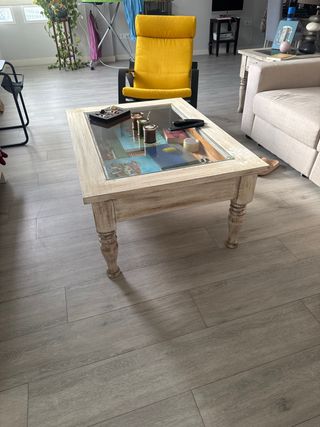 Mesa de centro de madera y cristal