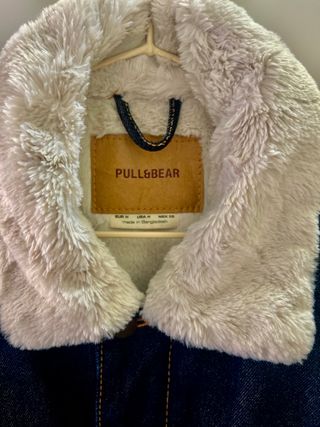 Chaqueta vaquera Pull&Bear con cuello pelo