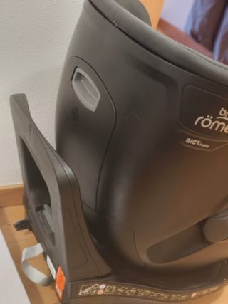 Silla de coche Britax Römer gris.