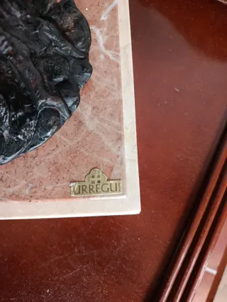 Figura Urregui en cerámica de una niña.