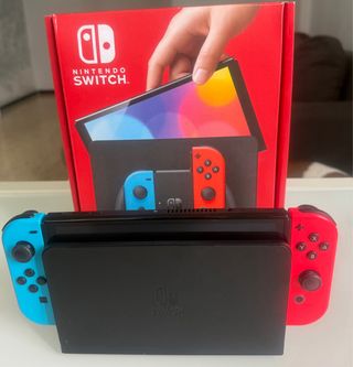 Nintendo Switch Negra con Joy-Con Rojo y Azul