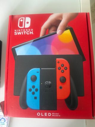 Nintendo Switch Negra con Joy-Con Rojo y Azul