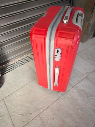 Maleta mediana roja