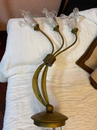 3 Lámparas colgantes dorada con tulipas de cristal