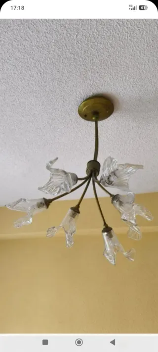 3 Lámparas colgantes dorada con tulipas de cristal