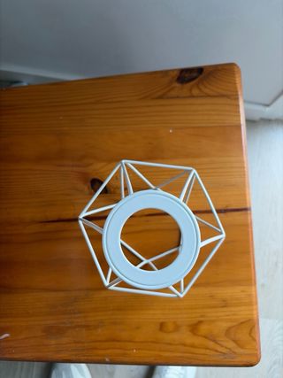 Jaula metálica blanca para lámpara