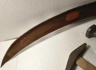 Falce con incudine vintage