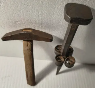 Falce con incudine vintage