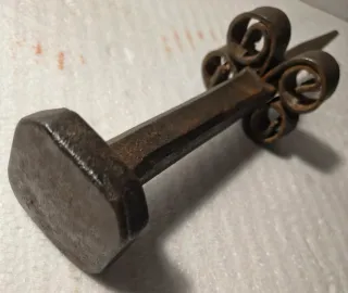 Falce con incudine vintage