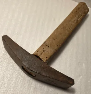 Falce con incudine vintage