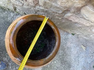 Tinaja o vasija antigua de barro