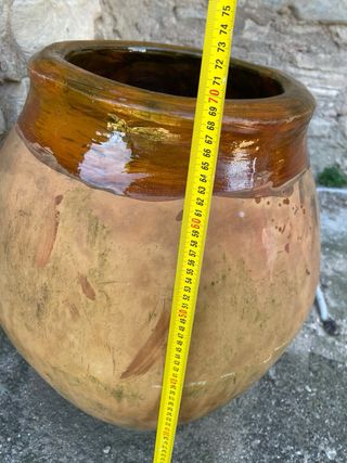 Tinaja o vasija antigua de barro