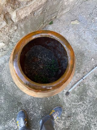 Tinaja o vasija antigua de barro