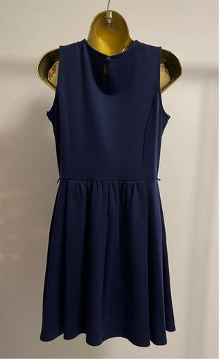 Vestido azul-marinho de verão sem mangas