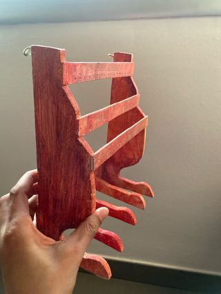 Perchero de joyas rojo