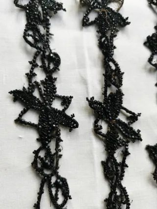 Antigua pasamanería victoriana de azabache 2.80M.