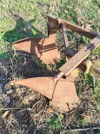2 Arados Antiguos de Hierro en buen estado