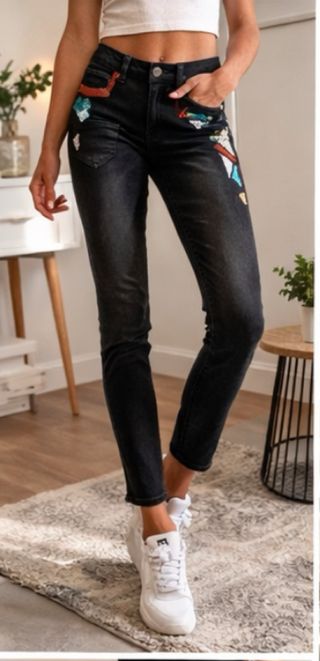 Pantalón Desigual negro con detalles