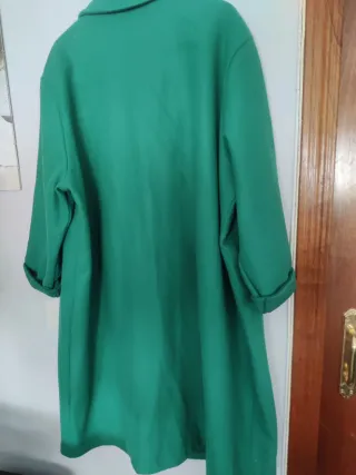 Abrigo verde talla grande con etiqueta