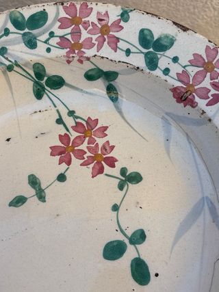 Plato antiguo decorado flores