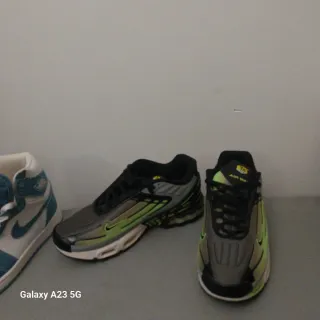 Zapatillas Nike Tuned Air Gris y Verde