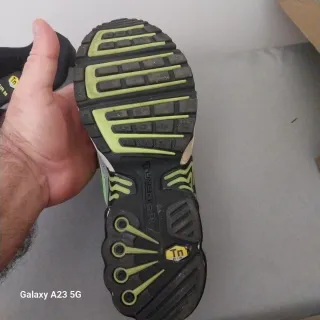 Zapatillas Nike Tuned Air Gris y Verde