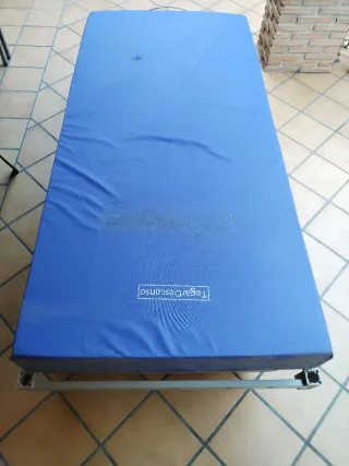 Cama articulada con colchón de 90.cm