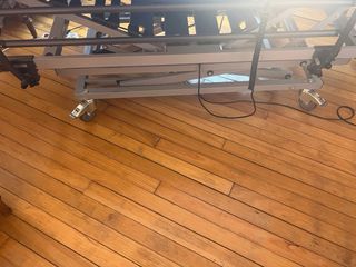 Cama geriátrica eléctrica regulable