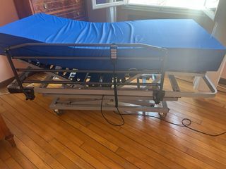 Cama geriátrica eléctrica regulable
